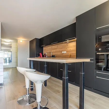 Superbe T2 Avec Terrasse Acces Directe ! Parfait Pour 4 Pers. - Fr-1-472a-323